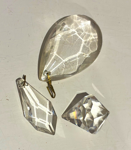 Clear faceted crystal - clear,